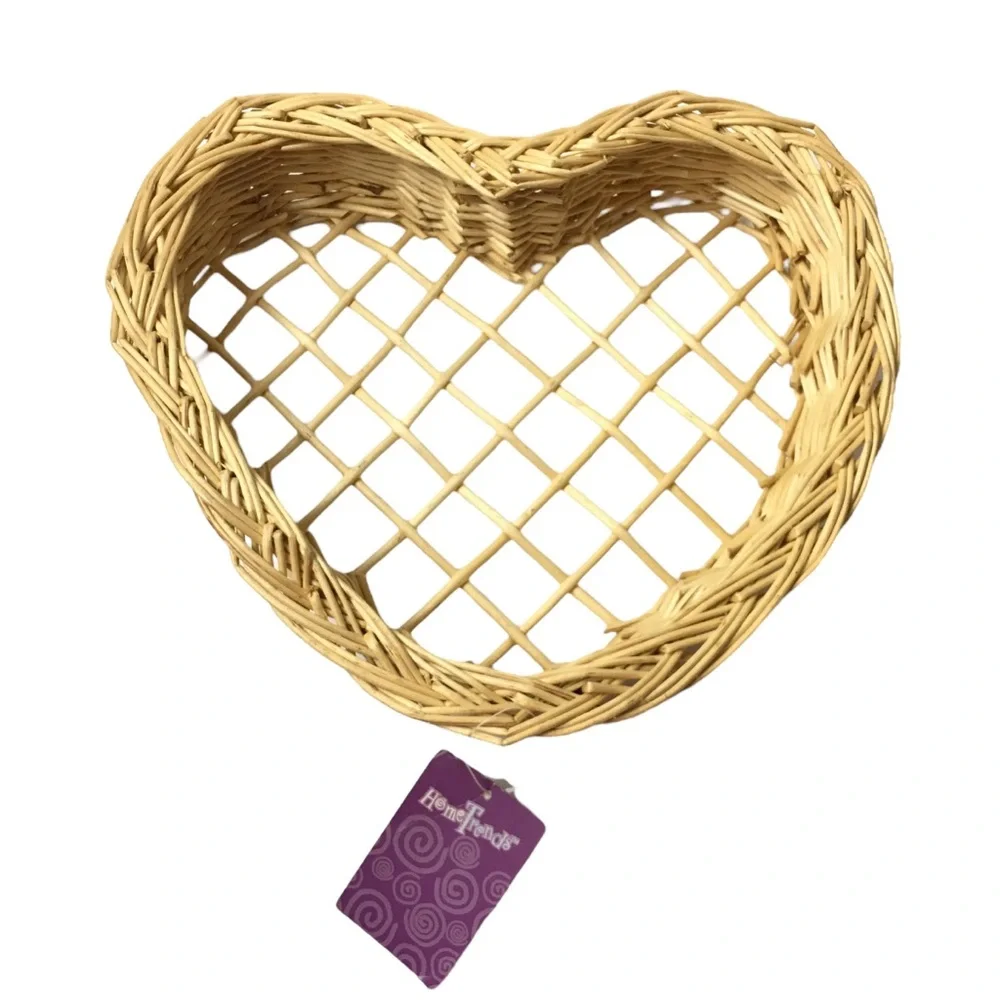 HOME TRENDS Heart Shape Willow Basket Wall Decor Accent Nursery Cottagecore NWT